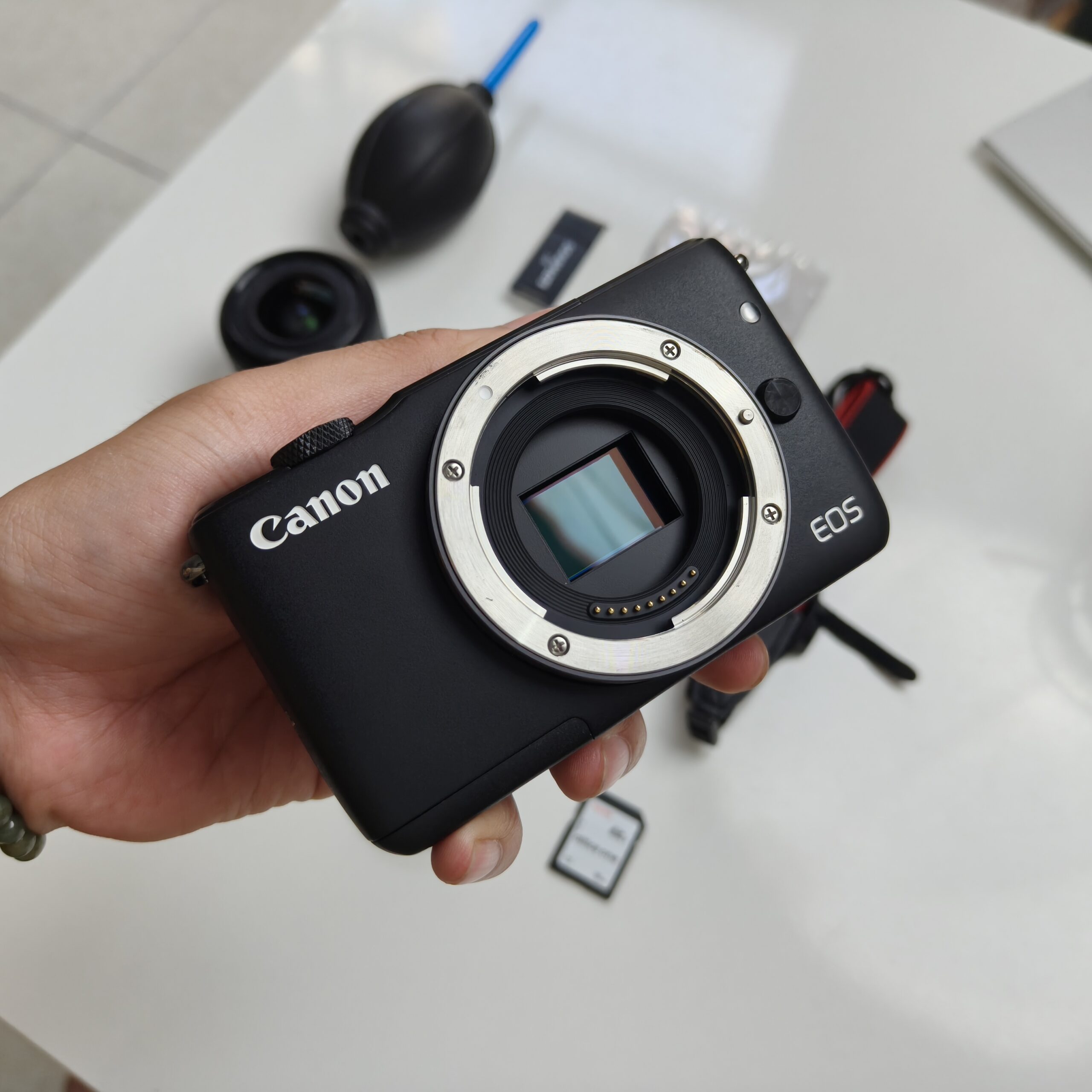 Canon M10 đen, kèm bộ quà tặng - Ảnh 3