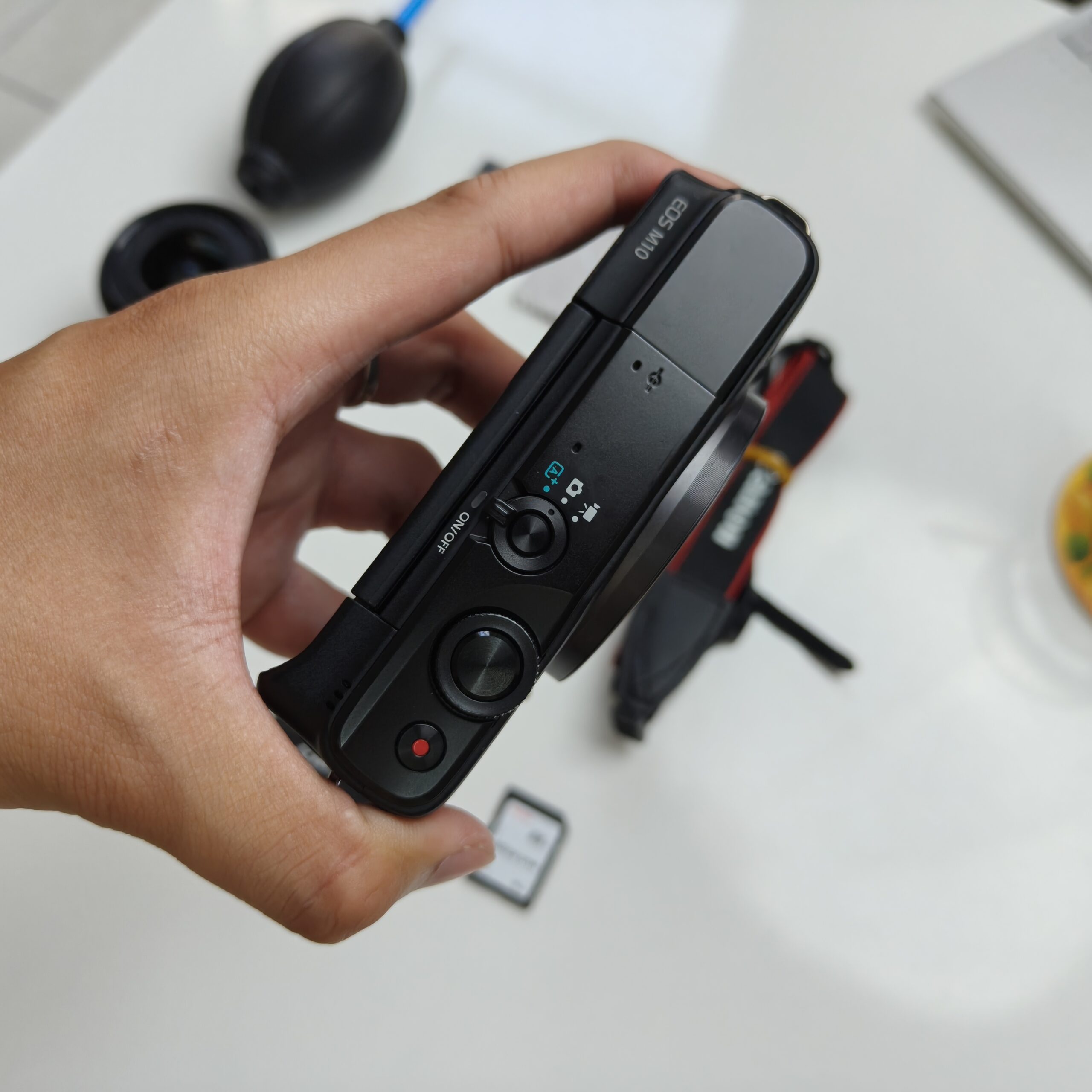 Canon M10 đen, kèm bộ quà tặng - Ảnh 4