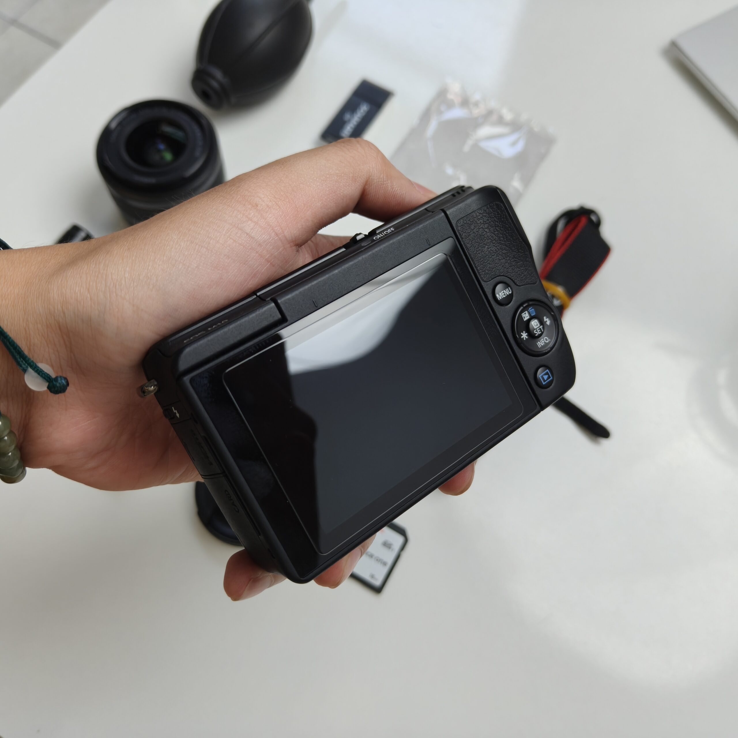 Canon M10 đen, kèm bộ quà tặng - Ảnh 6