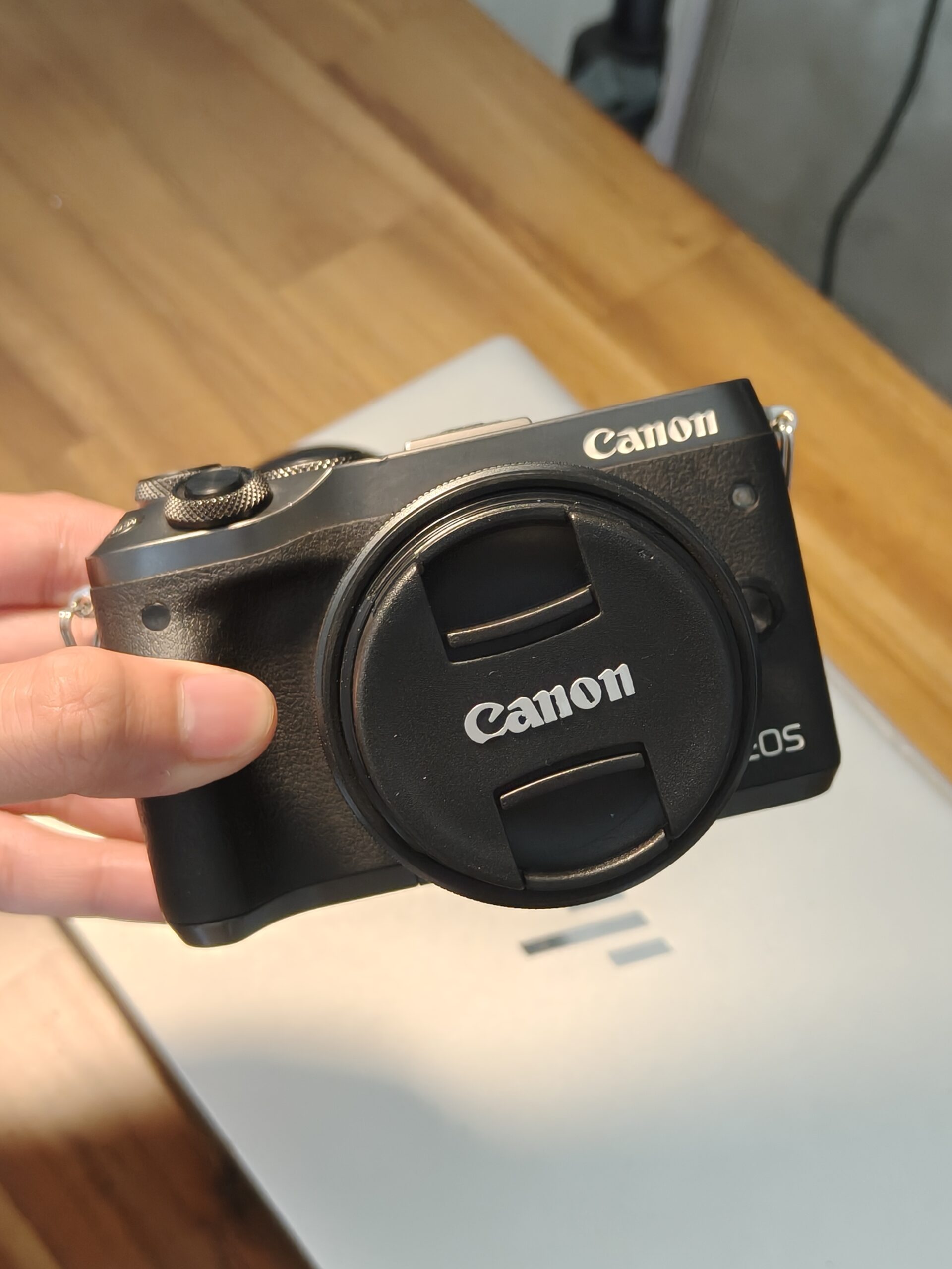 Canon M6 likenew kèm KIT màu đen